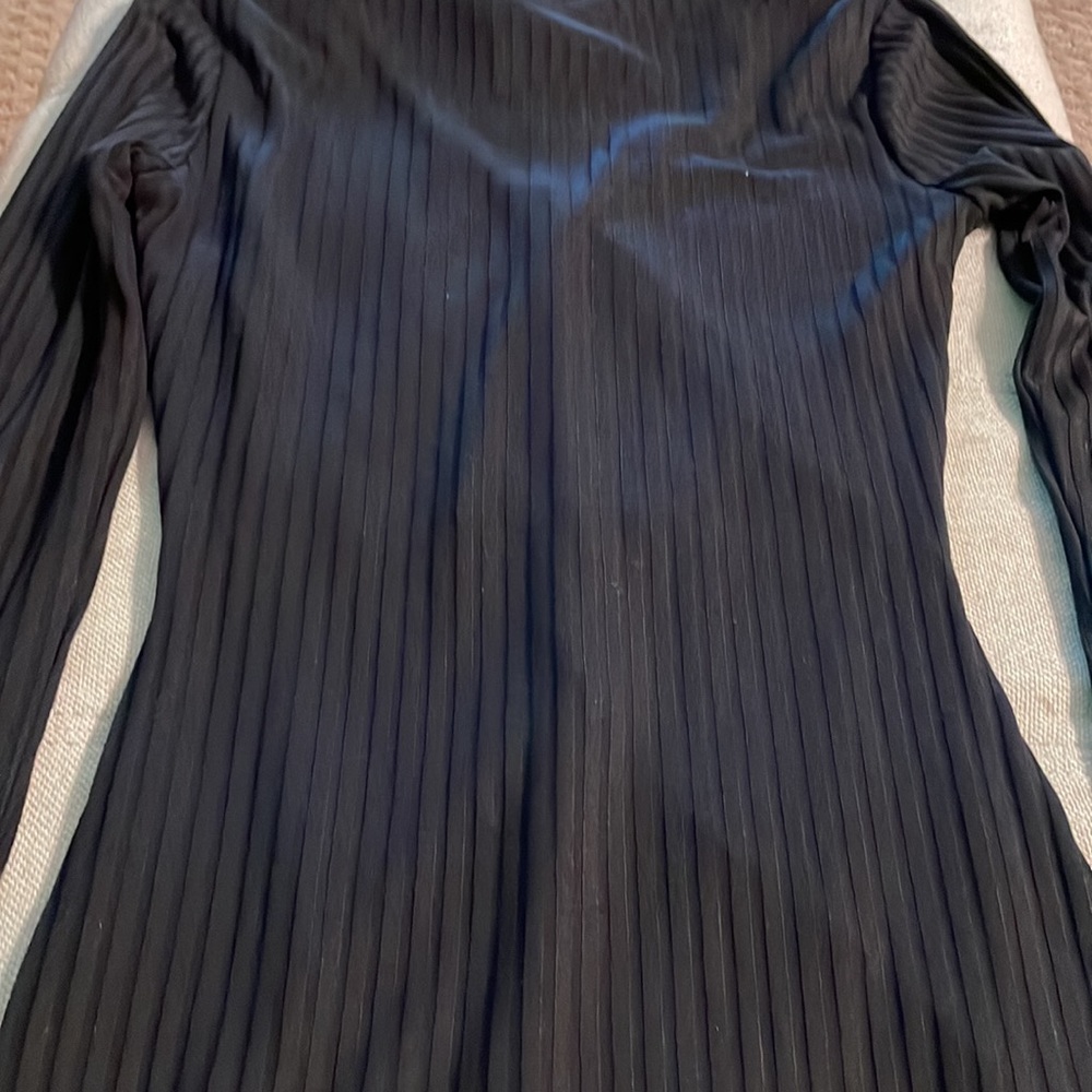 NEW Really cute little sexy black dress. Has Chris crossed details on the front - Picture 4 of 8
